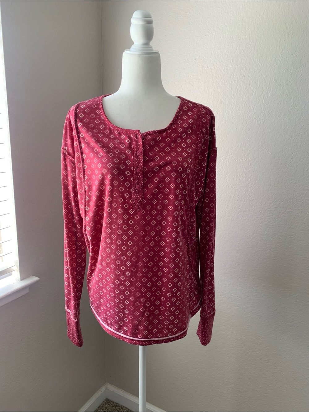 DR2 Burgundy Printed Long-Sleeve Henley Top-Pijama
